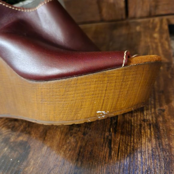 REBA MERLOT LEATHER WEDGES - Picture 2 of 8